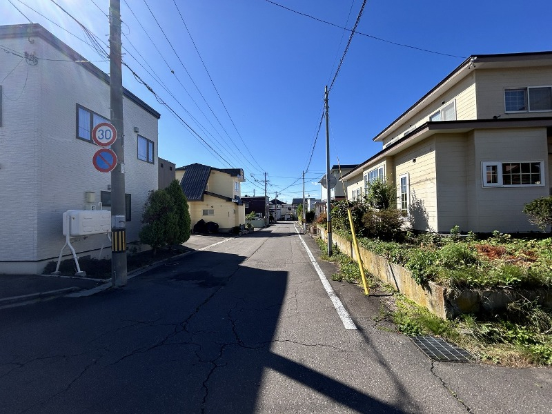 前面道路☆｜函館市上野町　中古一戸建て